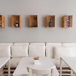 Hotel Decanting House 2*