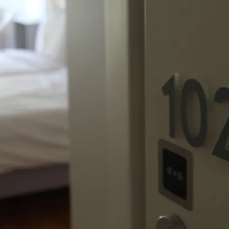 Hotel Decanting House