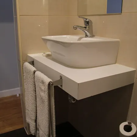 Hotel Decanting House