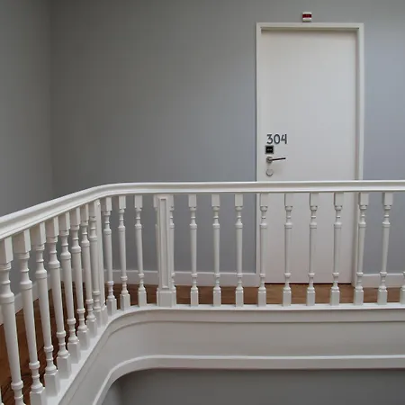 Decanting House فندق