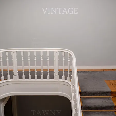 Decanting House فندق