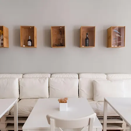 Hotel Decanting House 2*