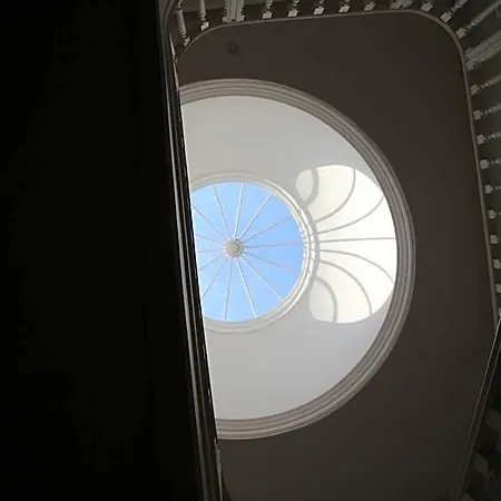 Decanting House Hotel