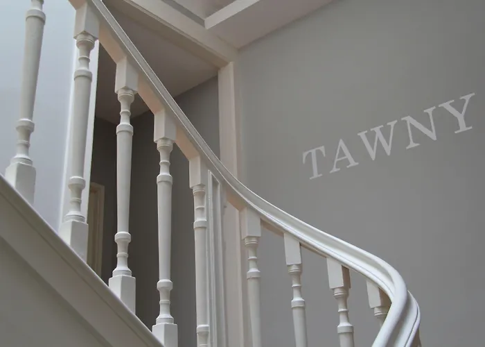 Hotel Decanting House