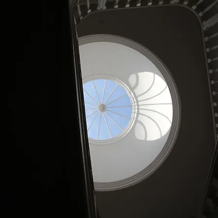 Hotel Decanting House