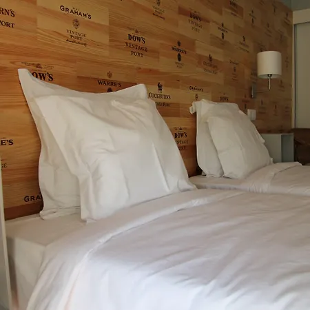 Decanting House מלון