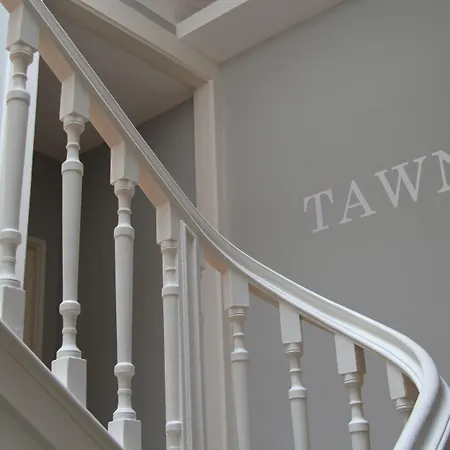 Hotel Decanting House