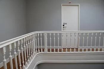 Decanting House