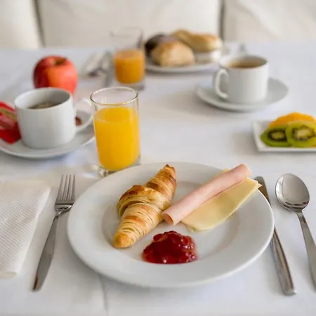 Hotel Decanting House