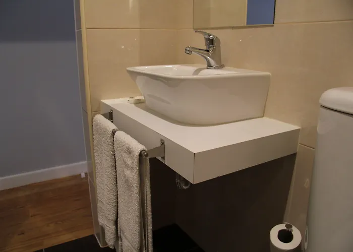 מלון Decanting House