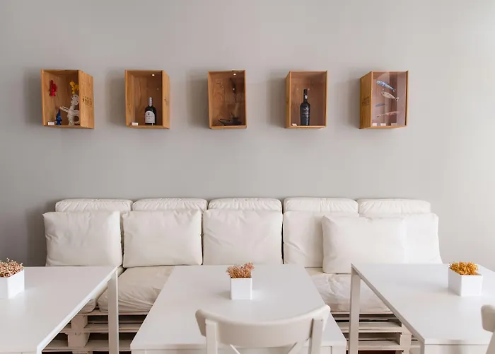 מלון Decanting House 2*