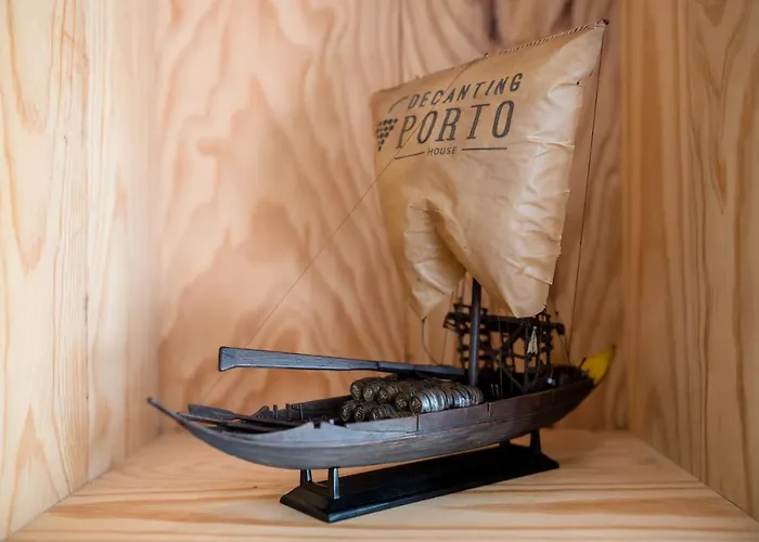 Hotel Decanting House