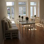 Decanting House 2*